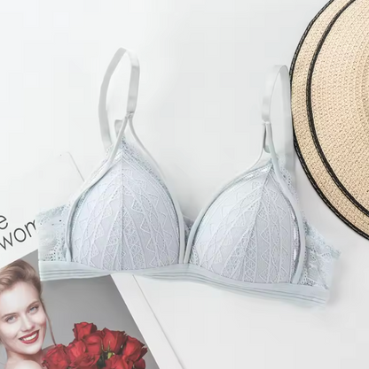 Soutien-gorge push-up fleuri en dentelle avec décolleté en V profond